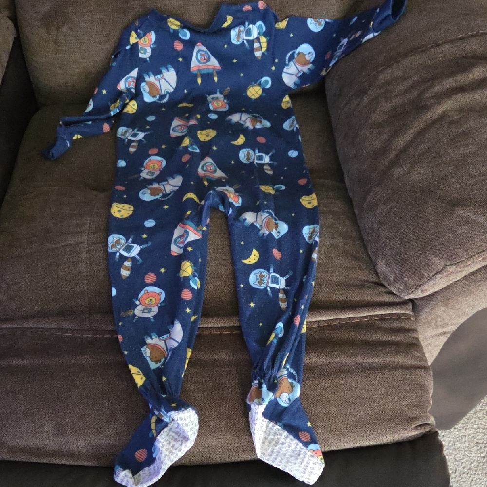 Carter's Kids Pajamas - Red and Blue Space Theme - Picture 4 of 6